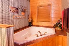 Wood Duck Suite Whirlpool