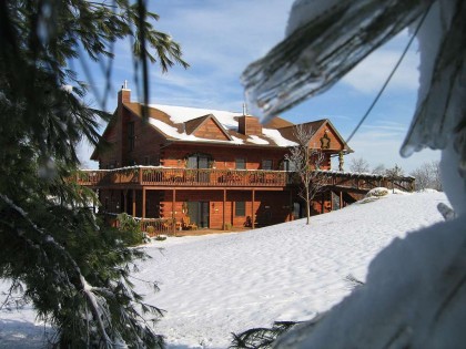 Harpole's Heartland Lodge is one of the finest whitetail outfitters in the country located in Pike County, Il. 