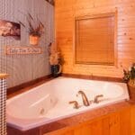 Wood Duck Suite Whirlpool