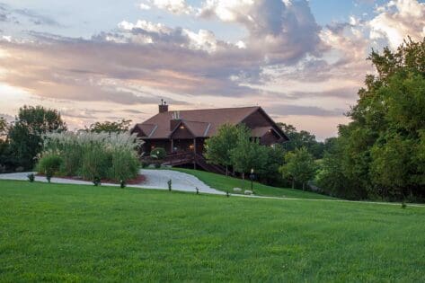 Bed and Breakfast in central illinois with hot tubs