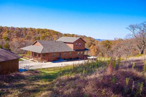 secluded executive retreat lodge and cabin illinois