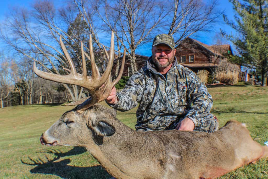 Whitetail Deer Hunting Lodge & Outfitter Pike County, Illinois Deer