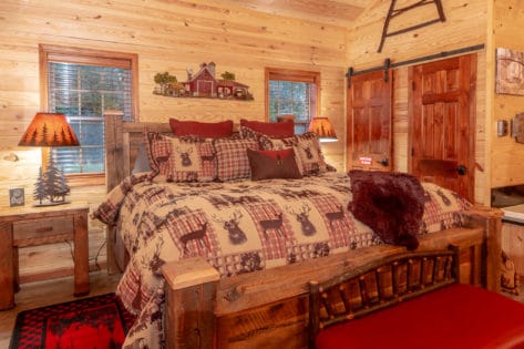 Private Luxury Cabin King Bed