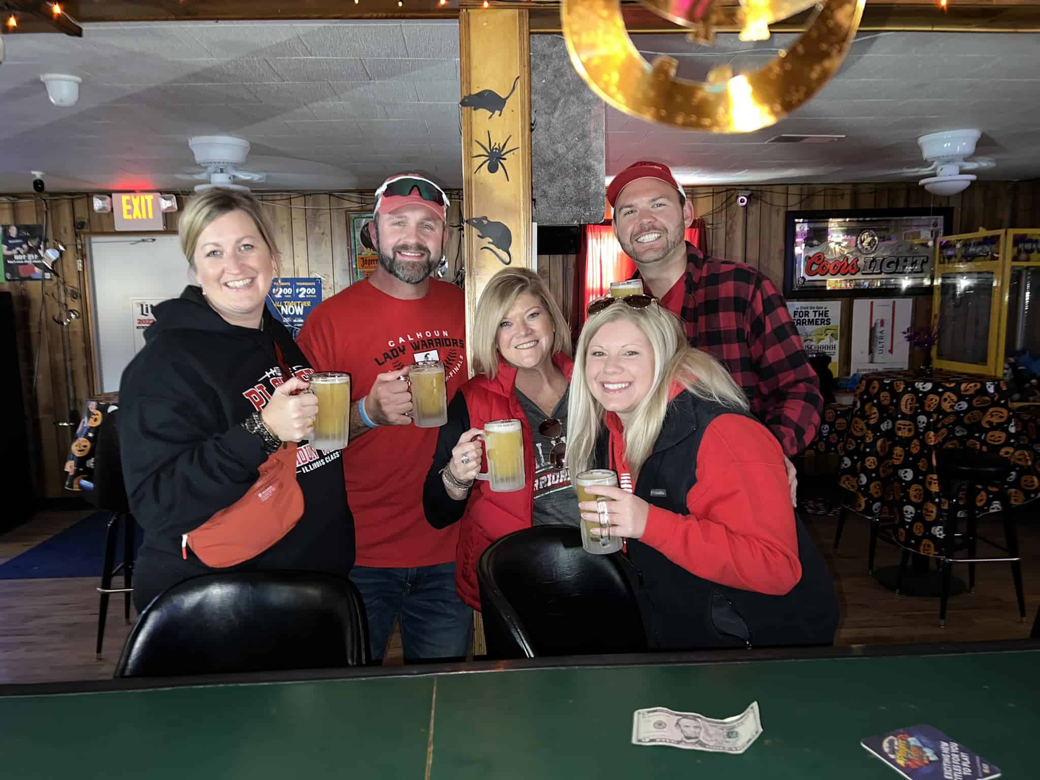 Dive Bar Tour Guides in Illinois