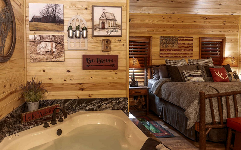 Bobby's Cabin Hot Tub