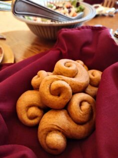 Fresh rolls for the entire table!